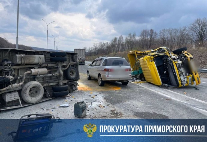 Влетел в рабочих: в прокуратуре Приморья озвучили детали жуткого ДТП на федеральной трассе