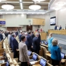 Накануне выборов Госдума все больше походит на «пятое колесо» — военкоры