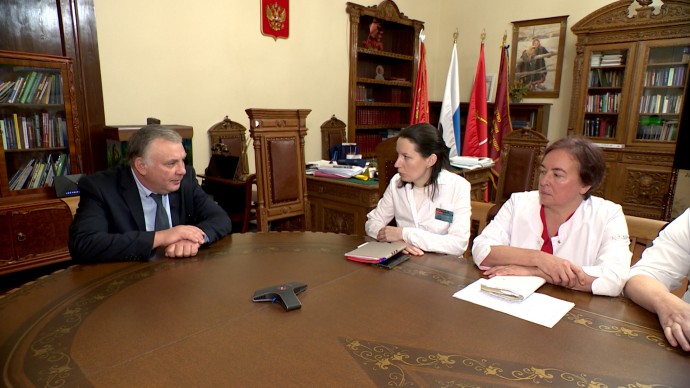 В ответе за жизни детей: Дмитрий Иванов отмечает 10-летие на посту ректора Педиатрического медицинского университета