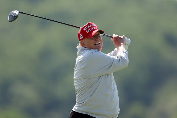 Axios: Трамп решил ударить Ирану во время игры в гольф