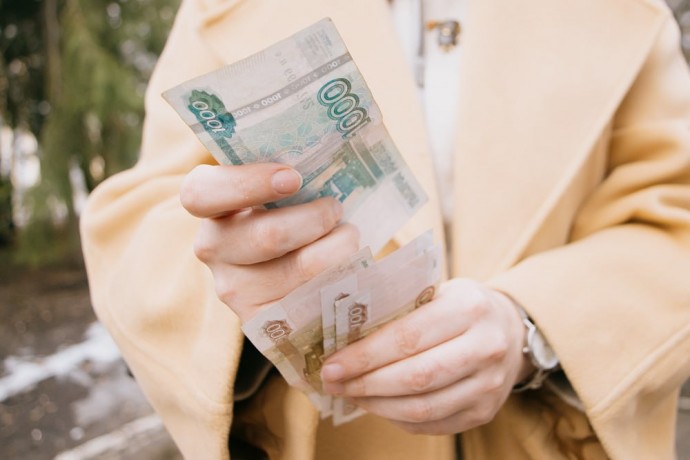 В Пензенской области молодая девушка осталась без денег, поверив аферисту