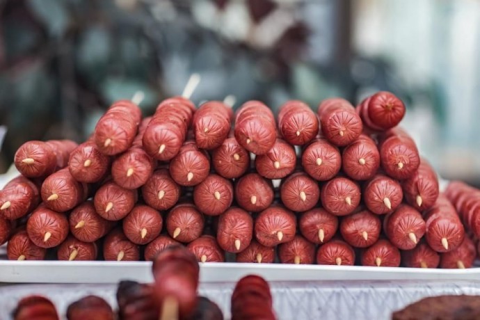 Можно смело покупать – они из мяса: Роскачество назвало лучшие марки сосисок и сарделек