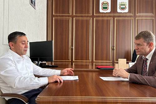 Мэр Благовещенска встретился с президентом амурской Торгово-промышленной палаты Мэр Благовещенска встретился с президентом амурской Торгово-промышленной палаты