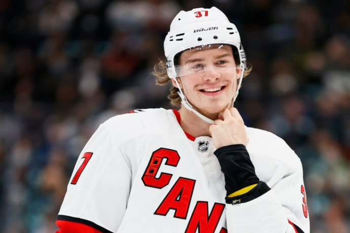 Свечников отреагировал на слухи об уходе из "Каролины"