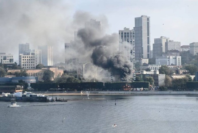 Кафе сгорело в самом популярном туристическом месте Владивостока Кафе сгорело в самом популярном туристическом месте Владивостока