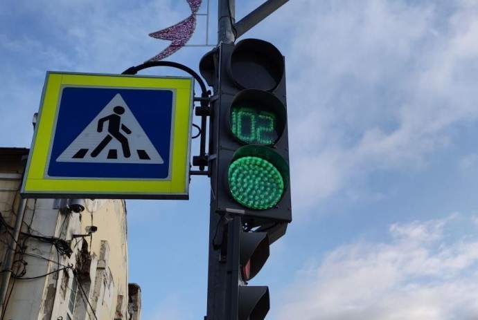 Осторожнее за рулем: на оживленной дороге в центре Владивостока обесточен светофор