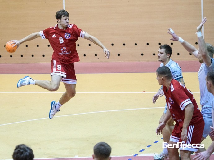 «Технолог-Спартак» дважды уступил лидеру гандбольной Высшей лиги