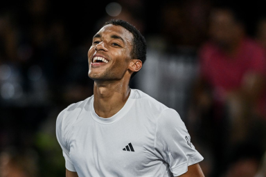 Зверев уступил Оже-Альяссиму и не смог выйти в полуфинал Итогового турнира ATP