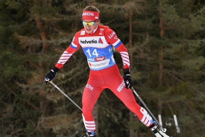 Смирнова выигрывает гонку на 10 километров на чемпионате России по лыжам