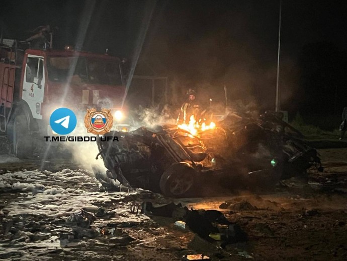 В Уфе в страшной аварии пострадали водитель и пассажир