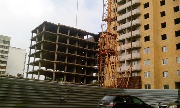 В Ярославле возобновят строительство жилого комплекса на улице Саукова