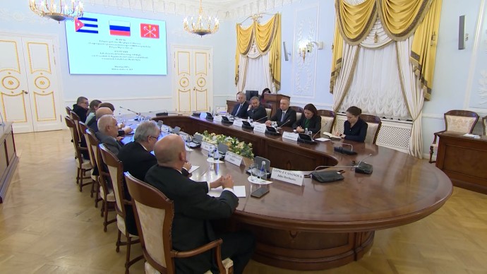 Меры соцподдержки, развитие транспортной инфраструктуры, встреча с кубинской делегацией – ключевые пункты рабочей недели Александра Беглова