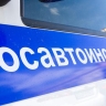 Грузовик наехал на стоявшее авто с женщиной и ребёнком в Корочанском округе