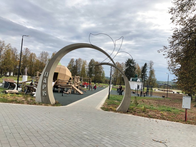 Парк в Костромской области украсили героями сказок Ефима Честнякова