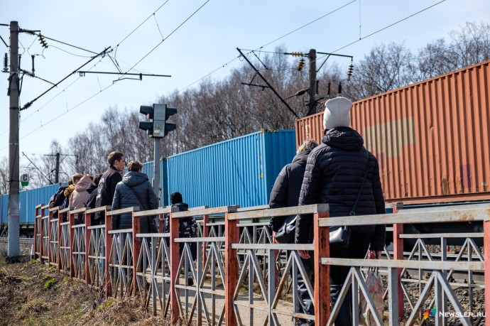 На переезде в Нововятском районе поезд насмерть сбил мужчину