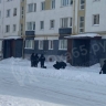 В Охе с высоты пятого этажа выпал молодой человек
