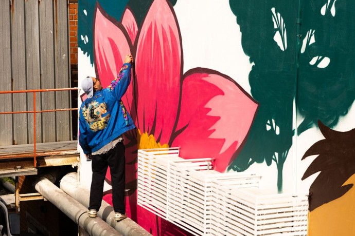 Владивосток превращается в галерею под открытым небом: новые муралы украсили стены города