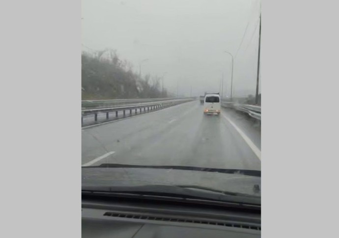 Снег на объездной Владивостока: автомобилистов предупреждают об опасности