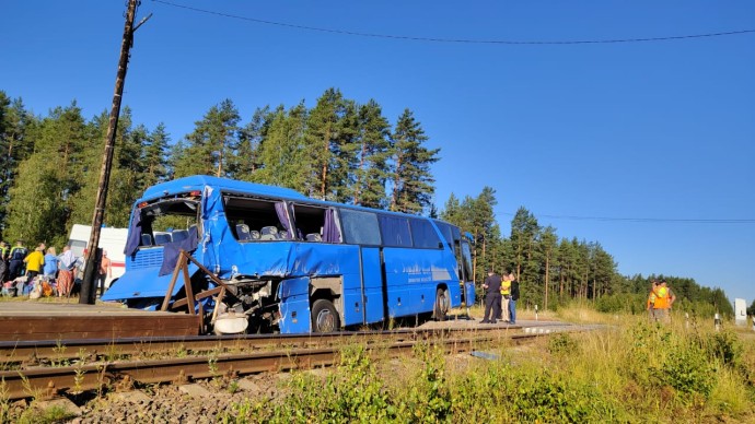 Власти помогут пострадавшим в ДТП с поездом туристам из Ярославской области