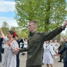 80 пар школьников исполнили в Ярославле вальс к 80-й годовщине Великой Победы