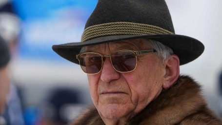 Легендарный биатлонист Тихонов анонсировал обращение к народам всего мира