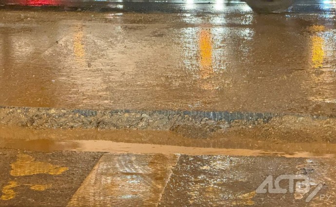 Допустили нарушения: стало известно, почему образовалась яма на улице Хабаровской в Южно-Сахалинске Допустили нарушения: стало известно, почему образовалась яма на улице Хабаровской в Южно-Сахалинске