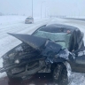 В Башкирии на трассе М-5 легковушка врезалась в автомобиль дорожной службы