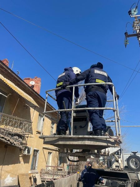 Балкон угрожал астраханцам 