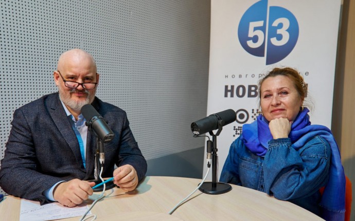 В подкасте «А что у нас актуально» новгородская «Жизнь» с Ларисой Акмановой