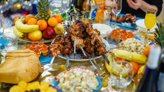 Какие продукты в новогоднему столу можно купить заранее – советы Роспотребнадзора