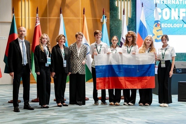 Радий Хабиров рассказал об успехе школьницы Радий Хабиров рассказал об успехе школьницы