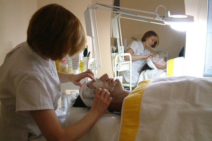 Московские салоны красоты массово уходят с рынка из-за налоговой реформы