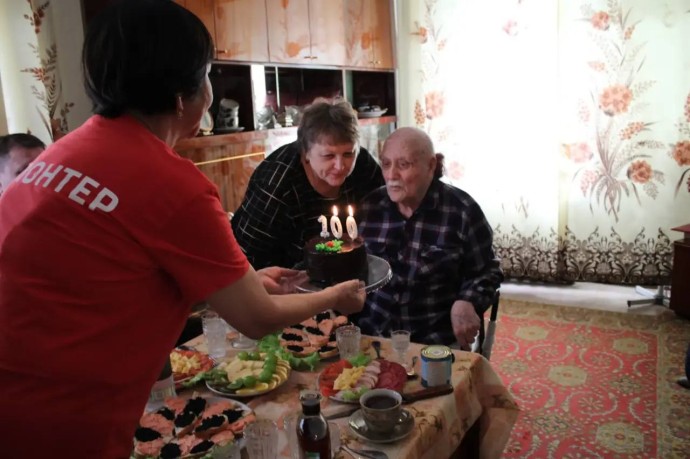 Стальной ветеран: астраханец, в 1943 взявший в плен 12 немецких солдат, отметил своё столетие Стальной ветеран: астраханец, в 1943 взявший в плен 12 немецких солдат, отметил своё столетие