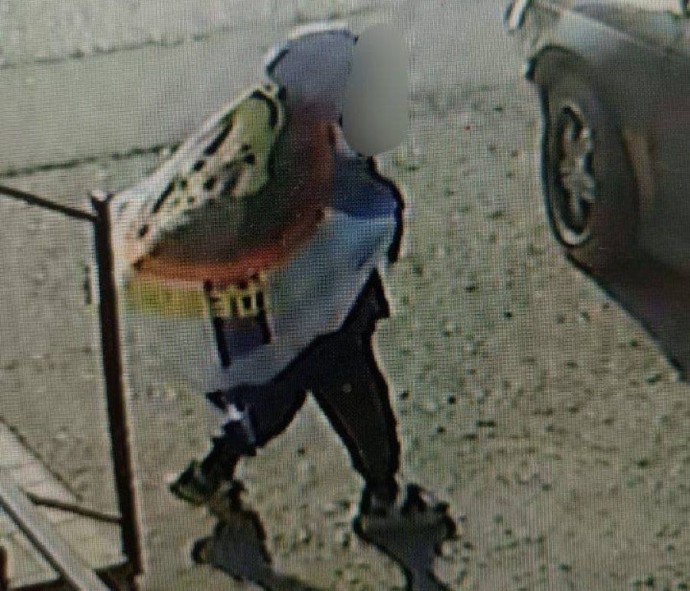 Подростки из Артёма украли флаги с могил участников СВО Подростки из Артёма украли флаги с могил участников СВО