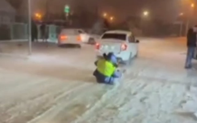 Увезенные автомобилем. В Астрахани вычислили «пассажиров» дорожной ватрушки