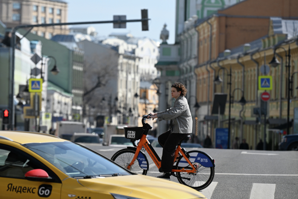 Опрос: желающих ездить на работу на велосипедах и самокатах москвичей стало меньше