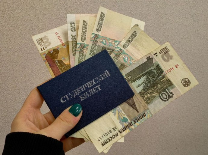 «Денег нет, но вы держитесь»: можно ли прожить на стипендию во Владивостоке?