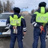 Цветы и комплименты вместо штрафов: тульские автоинспекторы поздравили автоледи с 8 Марта