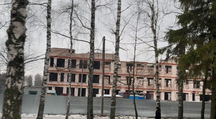 Скандальную школу под Костромой уже не обещают открыть в следующем году Скандальную школу под Костромой уже не обещают открыть в следующем году