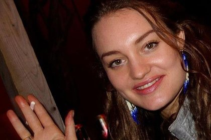 Богатую аристократку признали виновной в смерти ребенка. Как она попала в секту, стала любовницей маньяка и лишилась детей?