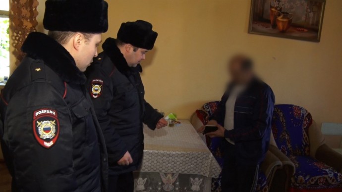 В Пензенской области пьяный мужчина чуть не зарезал пенсионерку с инвалидностью