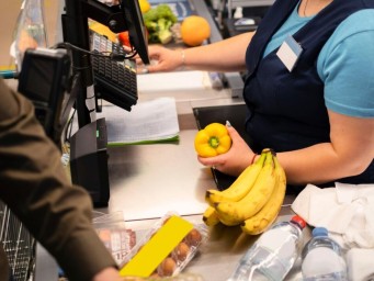 Вот как можно получить наличные прямо в магазине, покупая продукты — юрист Романова