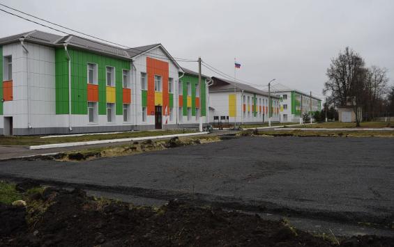 Новая детская площадка за 5 миллионов рублей появится у школы в Понырях Курской области Новая детская площадка за 5 миллионов рублей появится у школы в Понырях Курской области