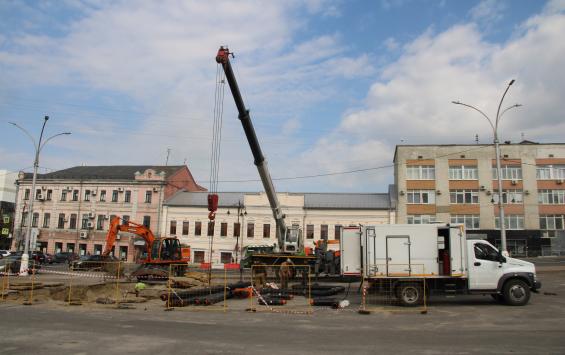 В Курске на улице Дзержинского меняют участок тепломагистрали