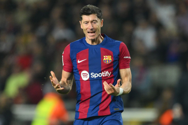 Испанские СМИ сообщили, что "Барселона" просила Левандовски не забивать голы