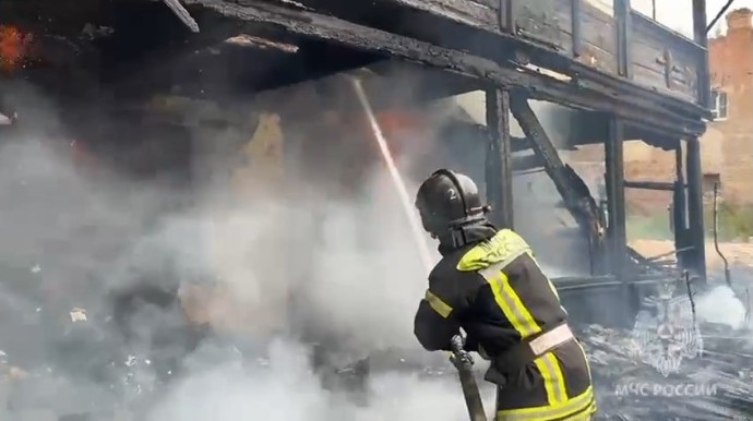 В Астрахани в горящем доме пострадал 62-летний мужчина