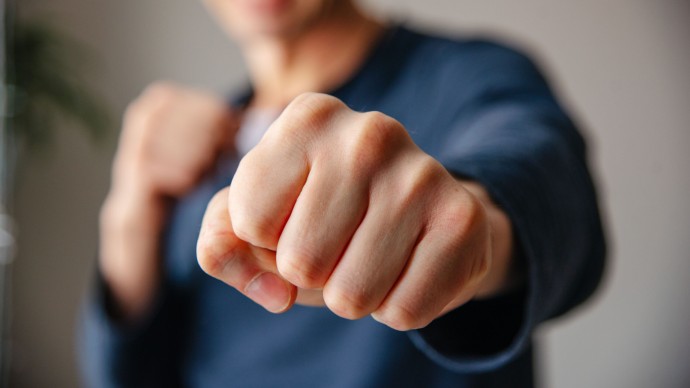 Подростки устроили массовую драку в Мурино Подростки устроили массовую драку в Мурино