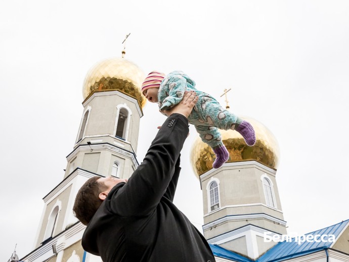 Будни счастья и любви. Как многодетный священник из Чернянки строит семейную жизнь