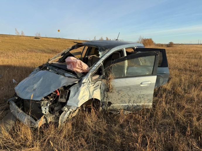 В Якутске автомобиль съехал с дороги и опрокинулся. Водитель погиб на месте