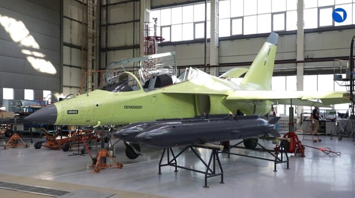В России произведён первый опытный образец модернизированного учебно-боевого самолёта Як-130М